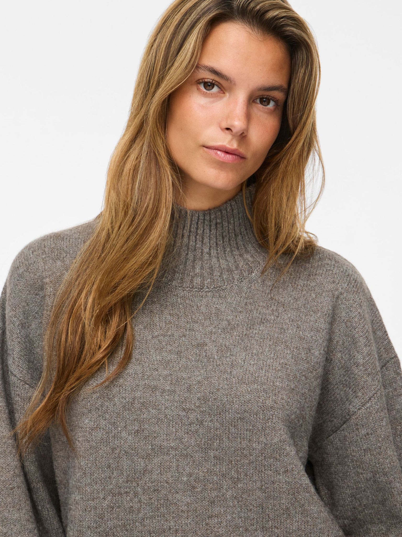 VISIA HIGH NECK PULLOVER