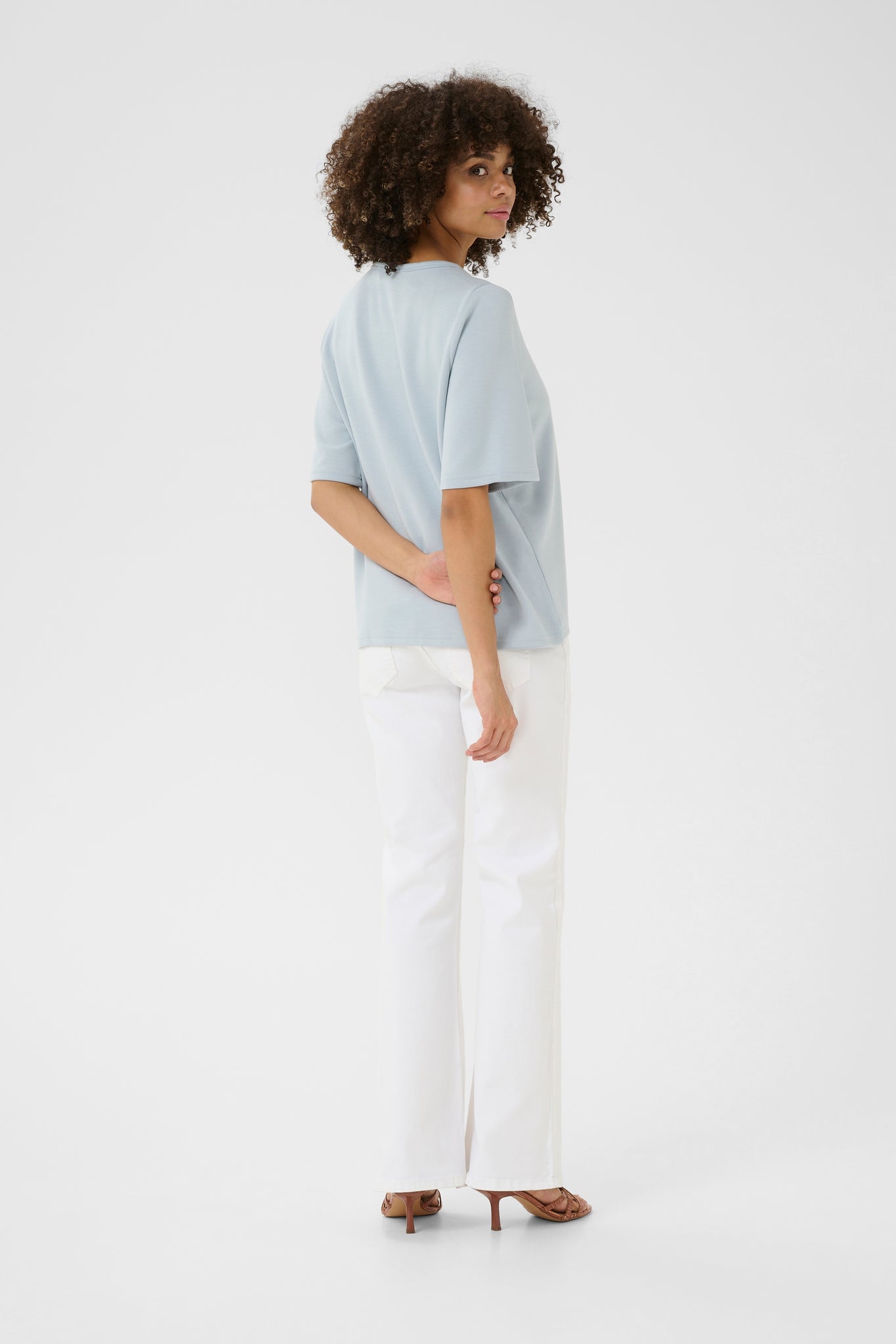 CUhara Chabrina Tee
