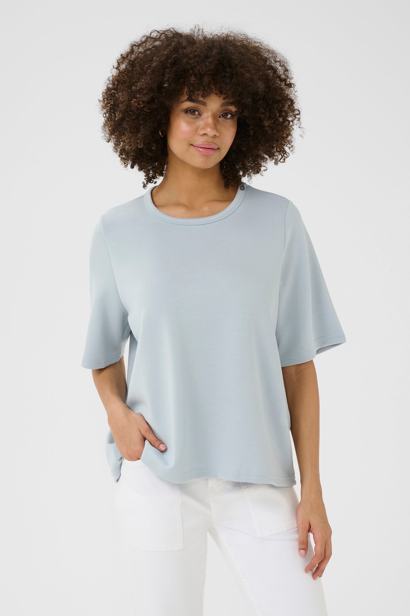 CUhara Chabrina Tee